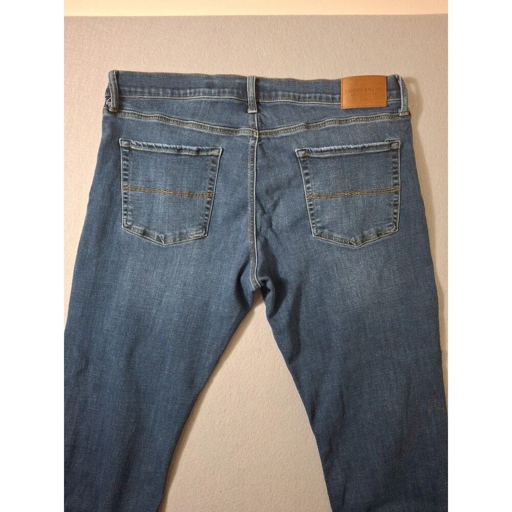 Lucky Brand Jeans Mens 38X30 221 Straight Blue Denim 5 Pocket Whiskered